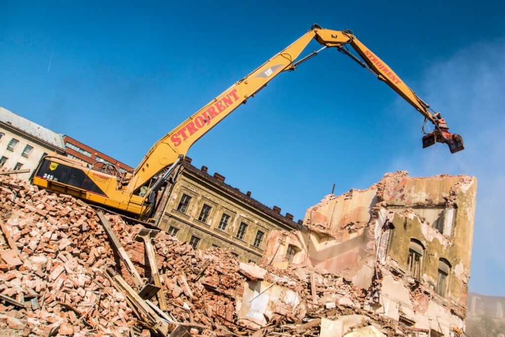 Demolicni technika pasovy bagr CAT 350L | Demoliční technika