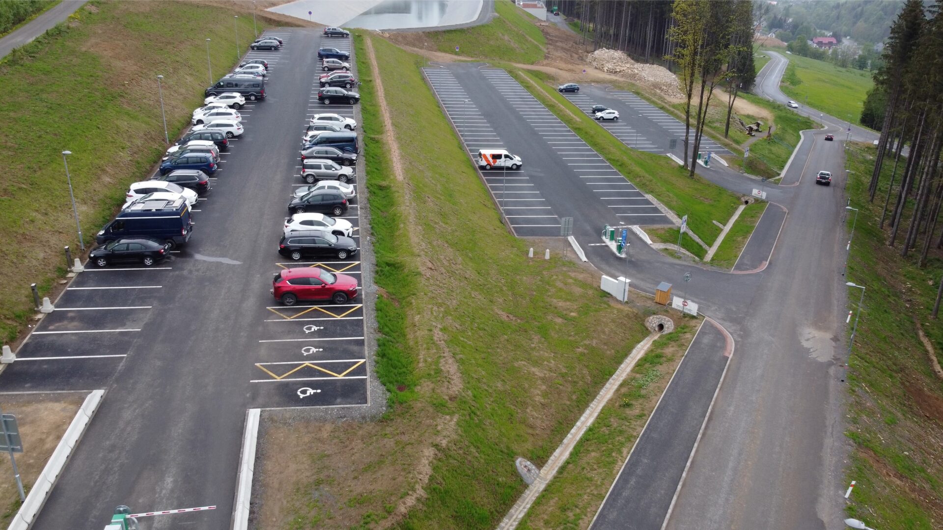 vymenit upravena bez cerneho ramecku ale mozna bude vypadat nahore ta fotka silnice | Infrastruktura